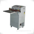 Automatic vacuum packaging machine for meat